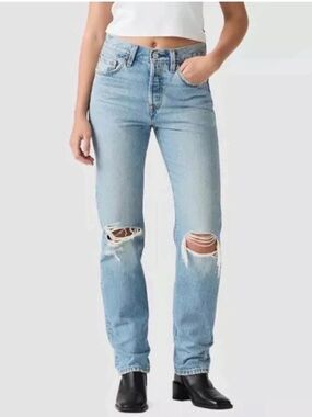 Levi's 501 Original Straight Leg Distressed Jeans Women's Straight Leg. Size 28